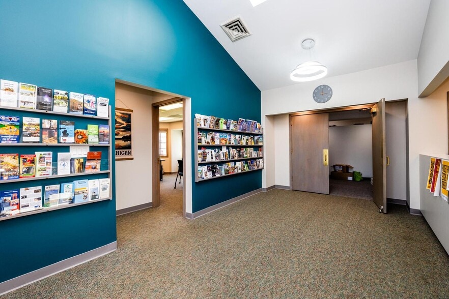 More Photos Of 2300 Pipestone Rd, Benton Harbor Office For Sale