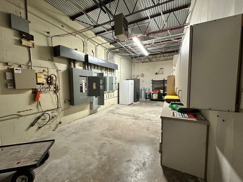 More Photos Of 16525 North Fwy, Houston Freestanding For Sale