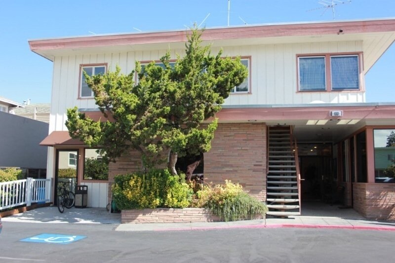 Primary Photo Of 133 Arch St, Redwood City Medical For Lease