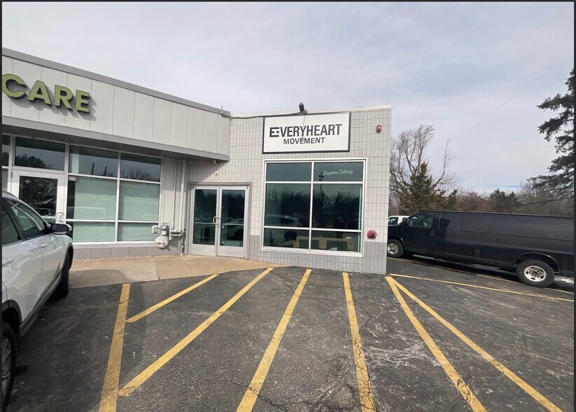 More Photos Of 2807 Lake Michigan Dr NW, Grand Rapids General Retail For Lease