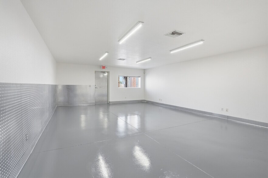More Photos Of 3845 Rockbottom St, North Las Vegas Light Manufacturing For Lease
