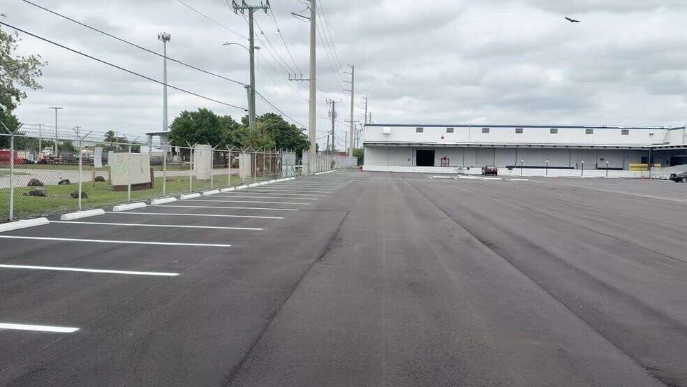 More Photos Of 3455 NW 54th St, Miami Warehouse For Lease