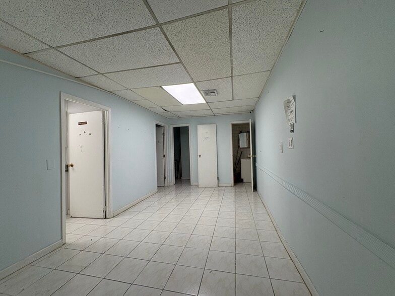 More Photos Of 3092 51st St, Woodside Storefront For Lease