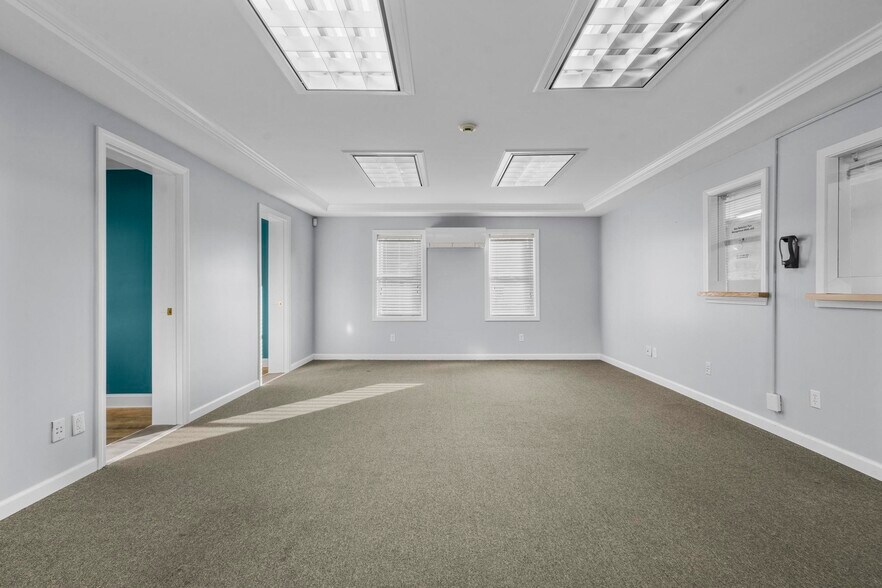 More Photos Of 256 Seaside Ave, Milford Medical For Lease