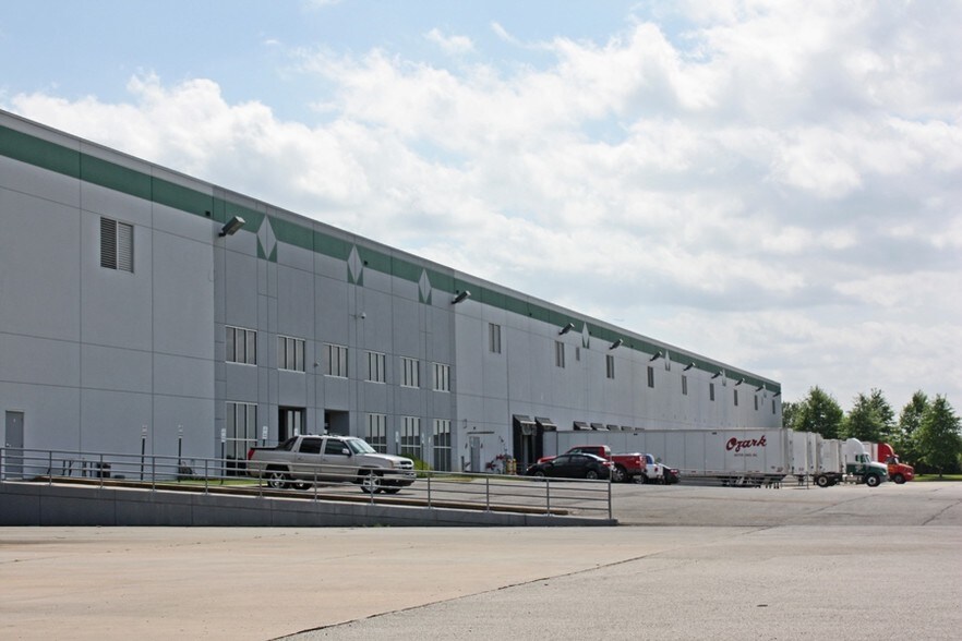 More Photos Of 6225 Global Dr, Memphis Warehouse For Lease
