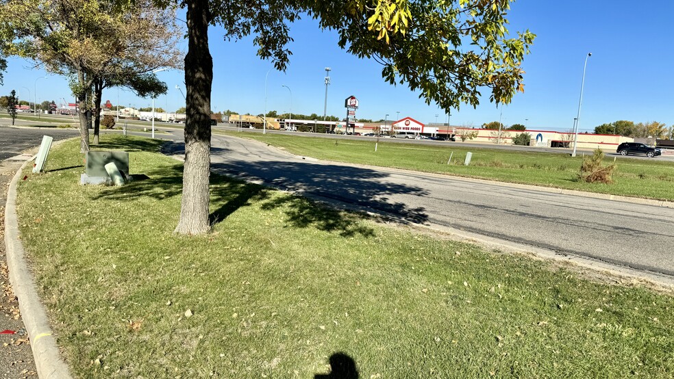 More Photos Of 3333 Hwy 10 E, Moorhead Restaurant For Lease