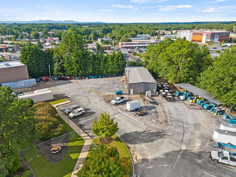 More Photos Of 127 Tanner Rd, Greenville Flex For Lease