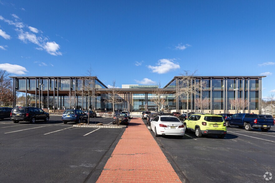 More Photos Of 175 Park Ave, Madison Office For Lease