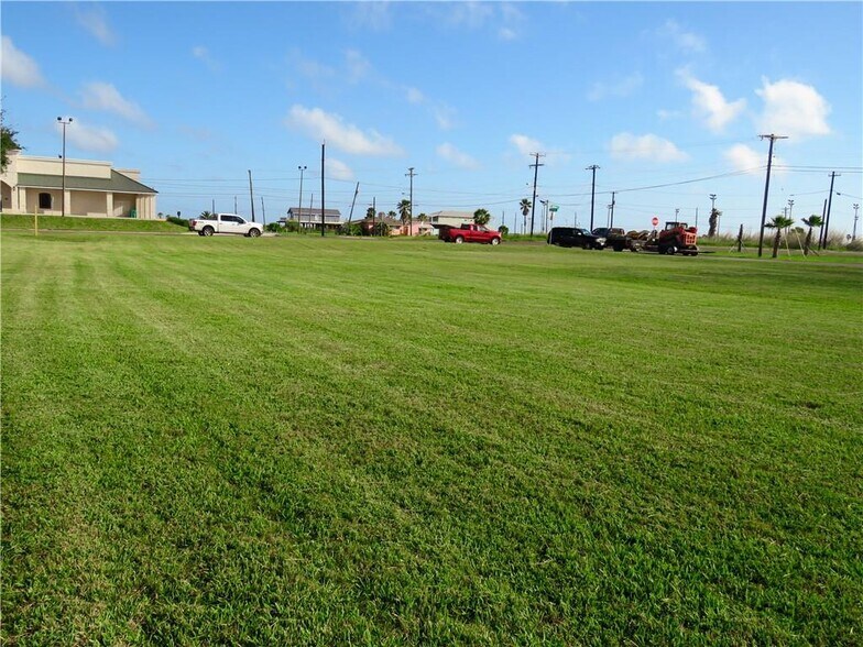 More Photos Of 1330 S Commercial St, Aransas Pass Hotel For Sale