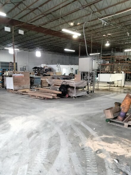More Photos Of 225 W 74th Pl, Hialeah Warehouse For Lease