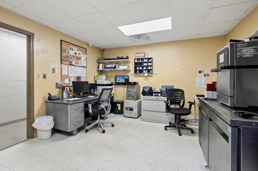 More Photos Of 802 George St, De Pere Freestanding For Sale