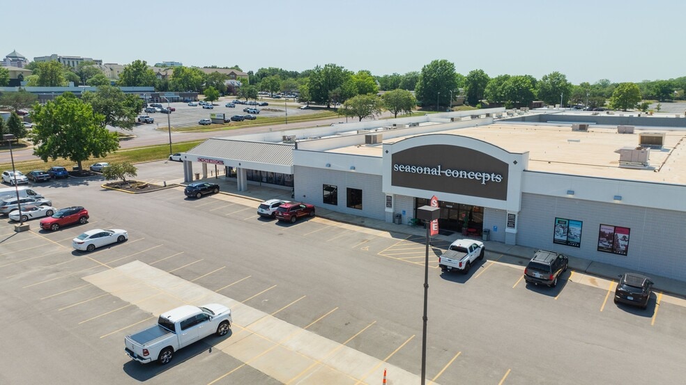 Primary Photo Of 10360 Metcalf Ave, Overland Park Unknown For Lease