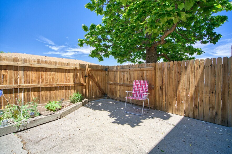 More Photos Of 1405 Coffman St, Longmont Apartments For Sale