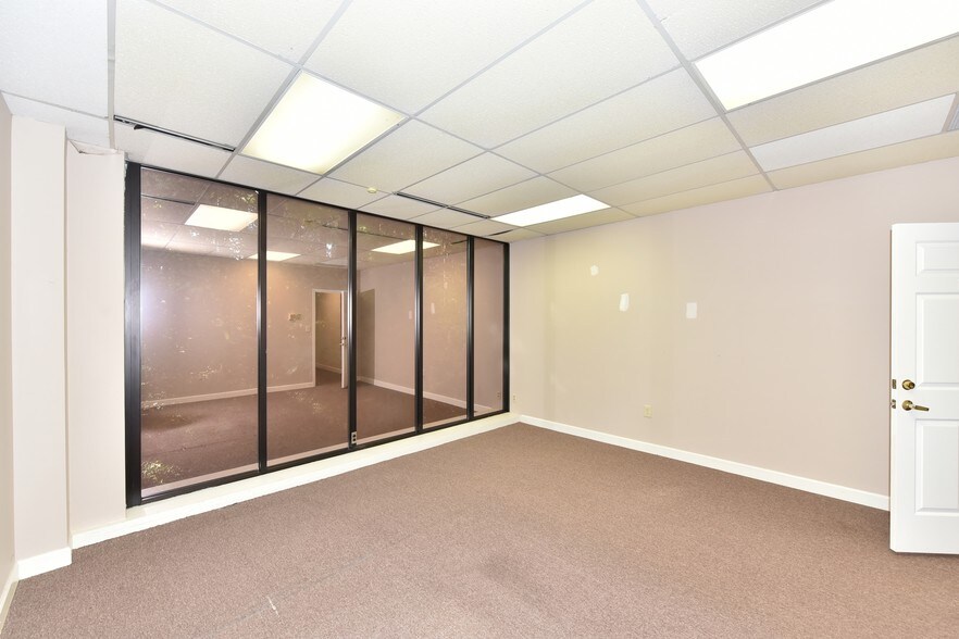 More Photos Of 3120 Medlock Bridge Rd, Peachtree Corners Light Distribution For Lease