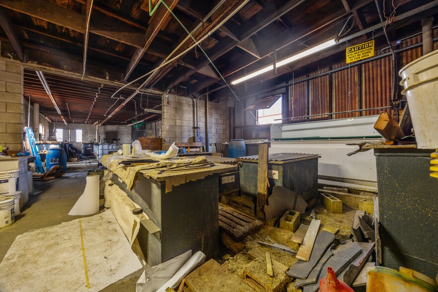 More Photos Of 2455 E 52nd St, Los Angeles Warehouse For Sale