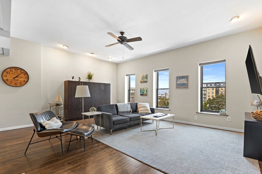 More Photos Of 228 Main St, Racine Restaurant For Sale