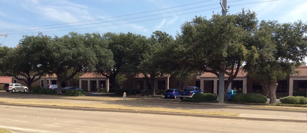 More Photos Of 820-876 N Glenville Dr, Richardson Research And Development For Lease