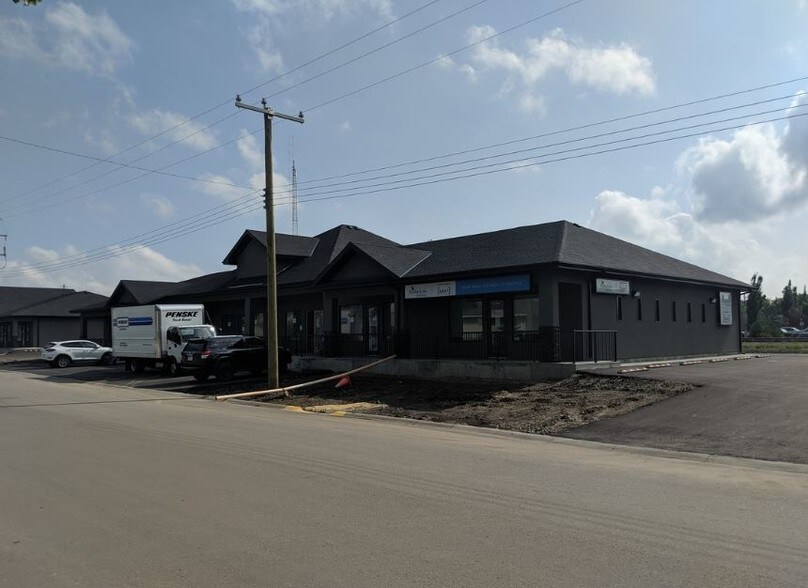 Primary Photo Of 209 10 Av S, Carstairs General Retail For Lease