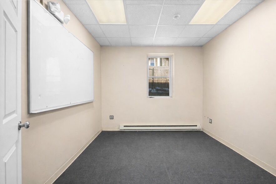 More Photos Of 210 Main St, Leicester Flex For Sale