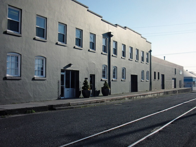More Photos Of 2121-2133 NW York St, Portland Warehouse For Sale