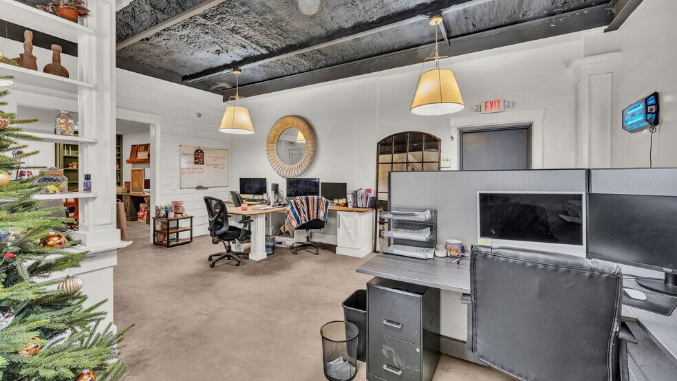 More Photos Of 705 Jerry Smith Rd, Dover Light Manufacturing For Sale