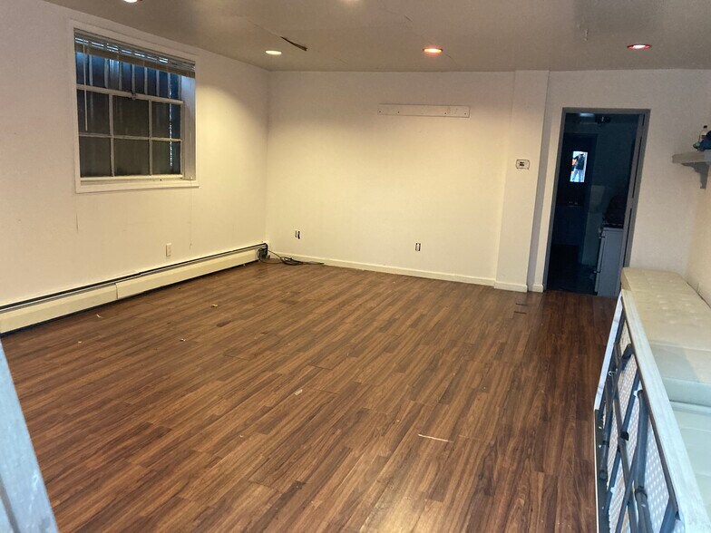 More Photos Of 1445 Commerce Ave, Bronx Industrial For Lease