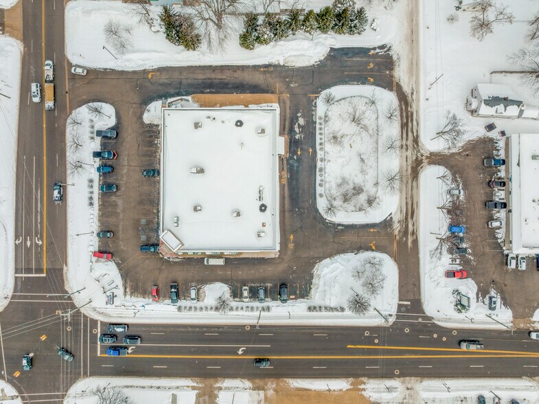 More Photos Of 819 W Main St, Fremont Drugstore For Sale