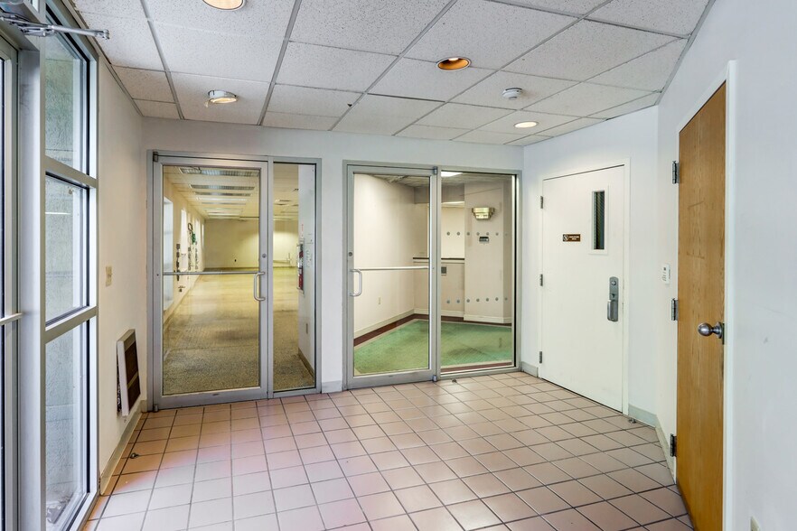 More Photos Of 2301 Columbia Ave, Lancaster Medical For Sale