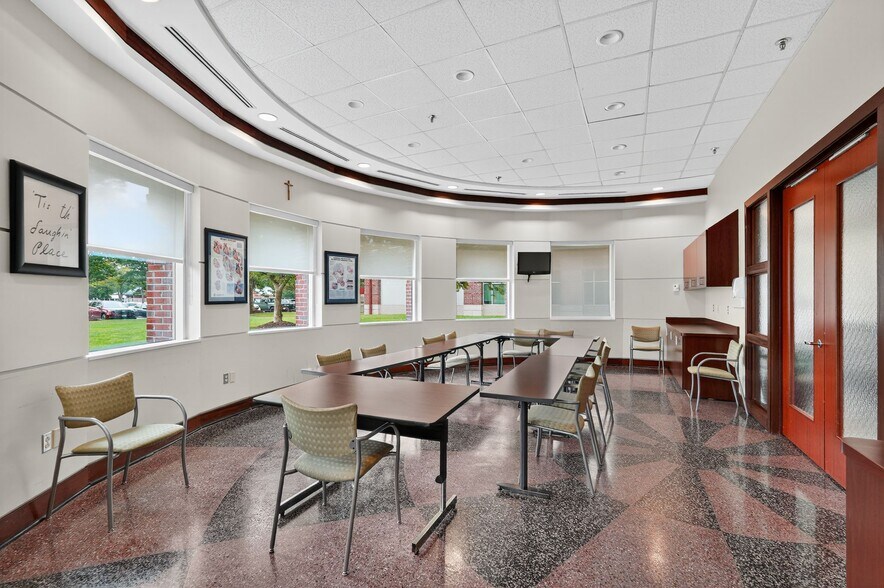 More Photos Of 8220 Meadowbridge Rd, Mechanicsville Medical For Lease