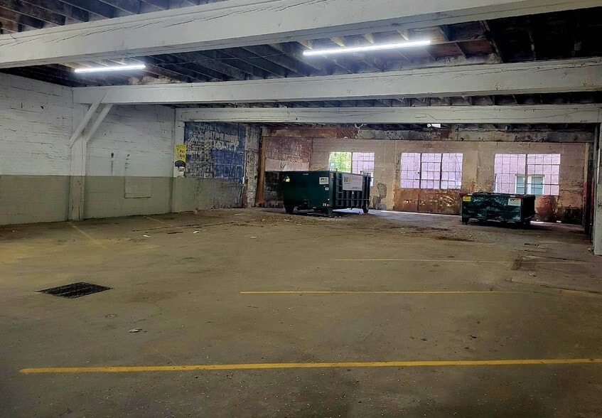 More Photos Of 2626 E Burnside St, Portland Storefront For Sale