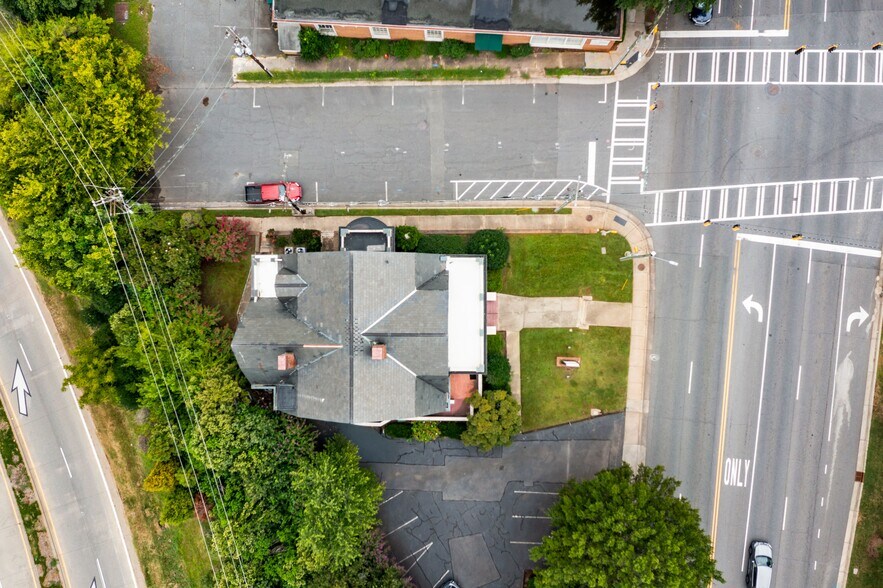 More Photos Of 435 E Morehead St, Charlotte Office For Lease