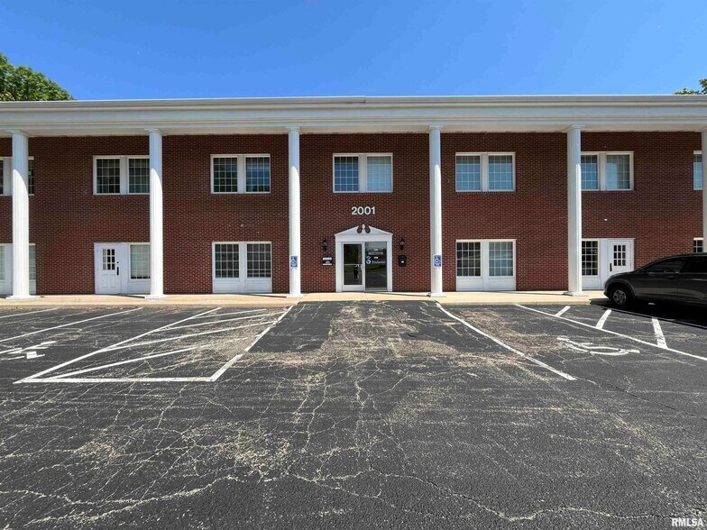 More Photos Of 2001 W Willow Knolls Rd, Peoria Medical For Lease