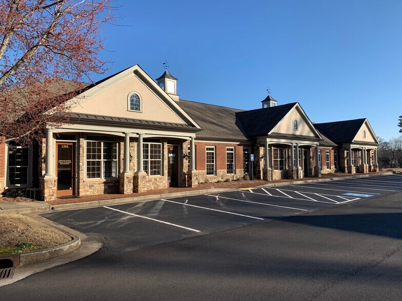 More Photos Of 514 W Maple St, Cumming Unknown For Lease