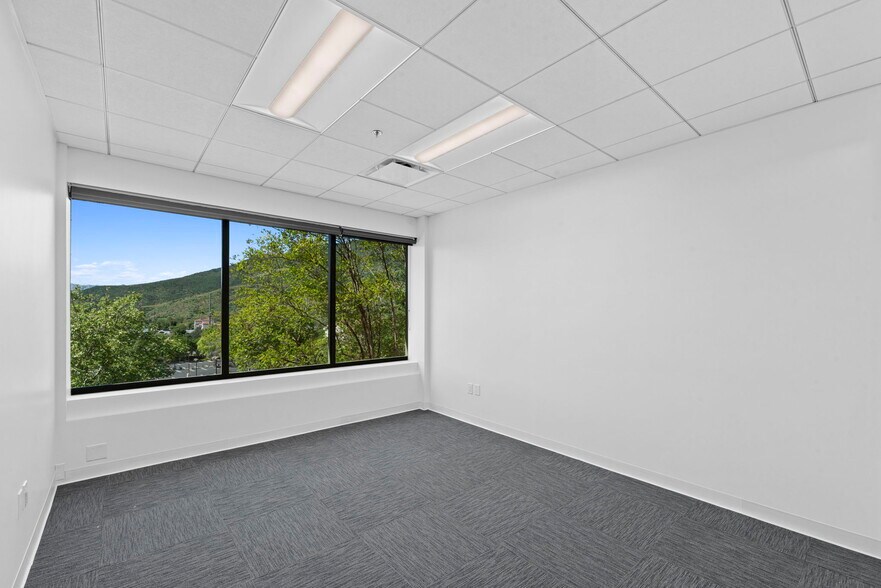 More Photos Of 29219 Canwood St, Agoura Hills Office For Sale