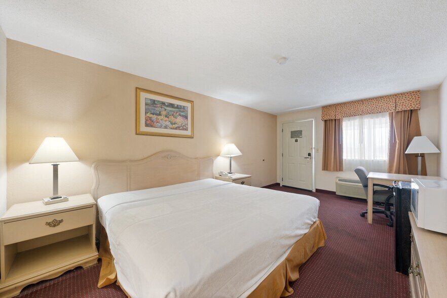 More Photos Of 1530 Cleveland Rd, Sandusky Hotel For Sale