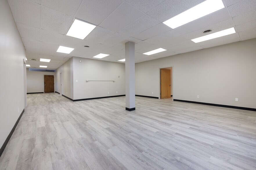More Photos Of 29601-29607 Hall St, Solon Warehouse For Lease