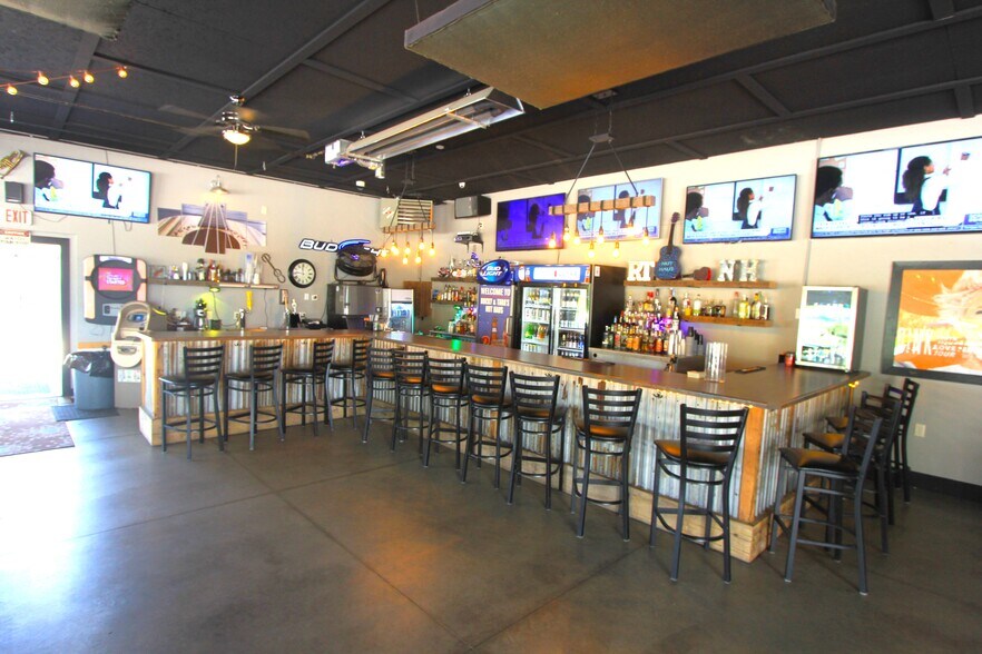 More Photos Of W3239 Dundas Rd, Kaukauna Bar For Sale