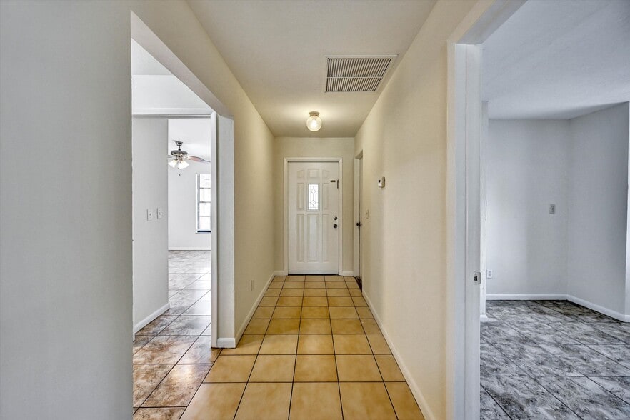 More Photos Of 4707 SW 8th Pl, Cape Coral Apartments For Sale