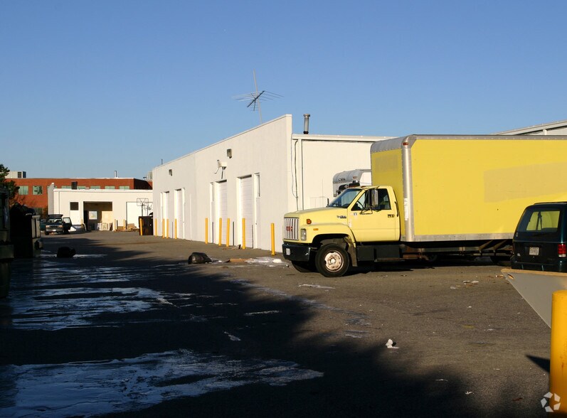 More Photos Of 2697 International Pky, Virginia Beach Showroom For Lease