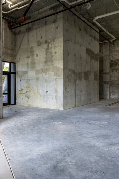 More Photos Of 17071 W Dixie Hwy, North Miami Beach Apartments For Lease