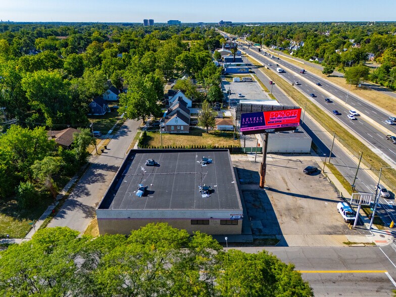 More Photos Of 7870 Southfield Rd, Detroit Freestanding For Sale