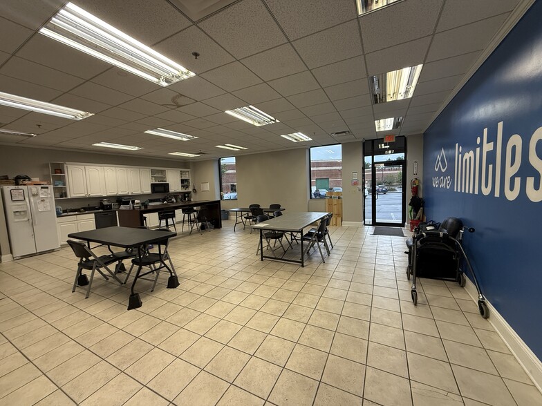 More Photos Of 120 Arnold Mill Park, Woodstock Light Distribution For Lease