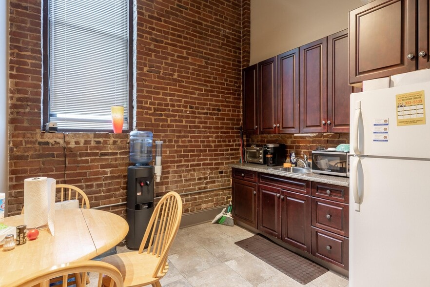 More Photos Of 2401 Broad Street, Chattanooga Office For Sale
