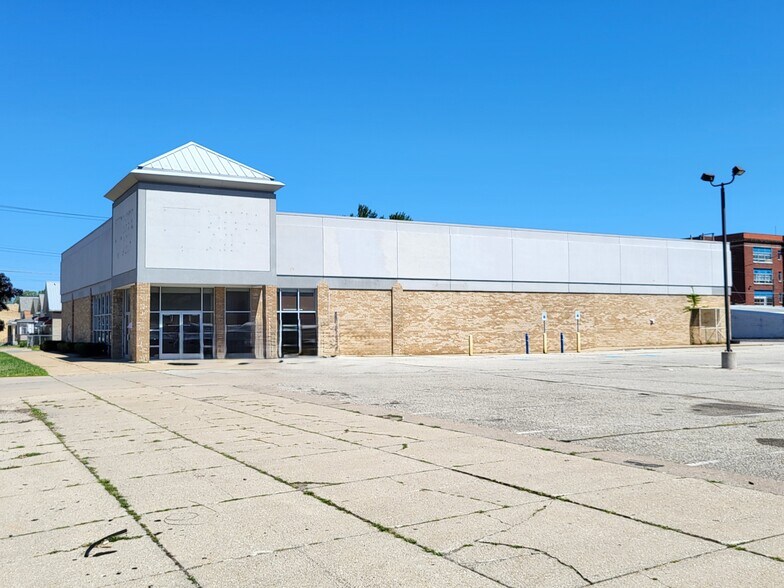 Primary Photo Of 1709 Liberty St, Erie Drugstore For Lease