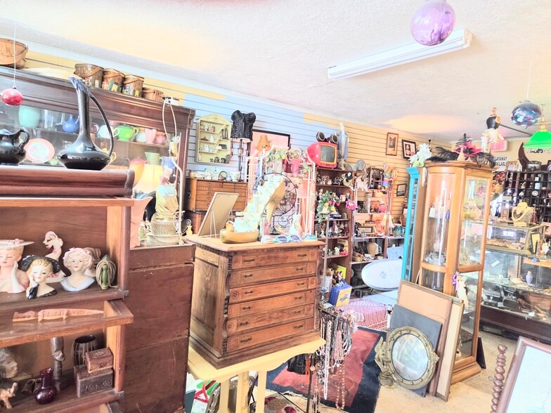 More Photos Of 225 Minutemen Causeway Cswy, Cocoa Beach General Retail For Sale