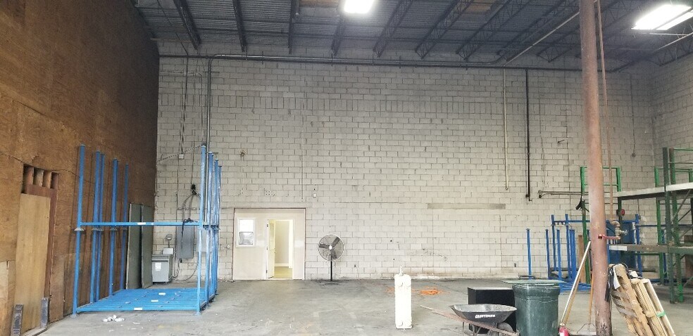 More Photos Of 1381-1397 Baker Rd, Virginia Beach Flex For Sale