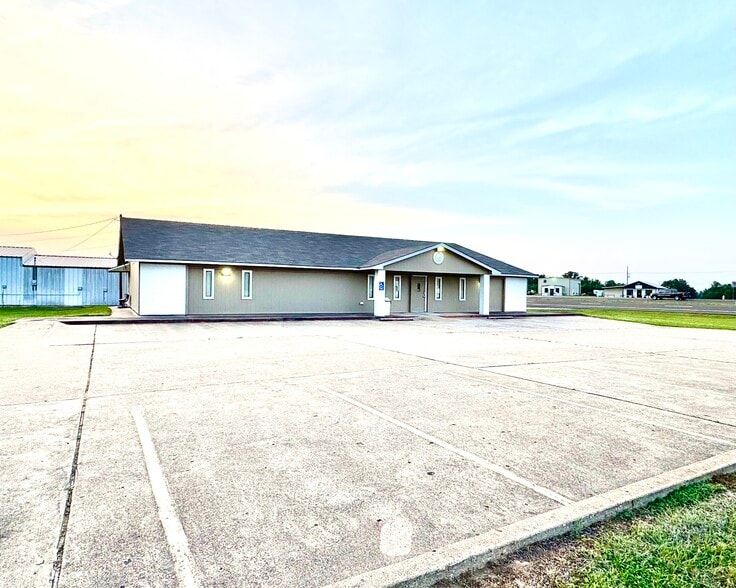 More Photos Of 101 Anthony Dr, Teague Medical For Sale