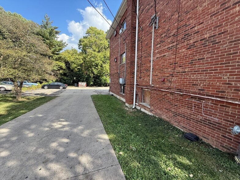 More Photos Of 944 Seton Ave, Cincinnati Apartments For Sale