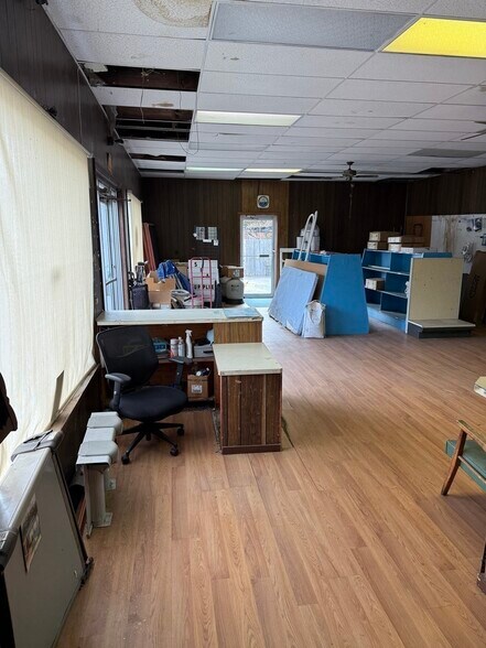 More Photos Of 72 Unity St, Turners Falls Freestanding For Sale