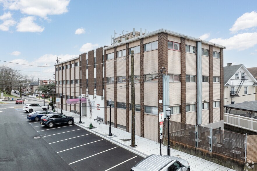 More Photos Of 810 Abbott Blvd, Fort Lee Medical For Sale